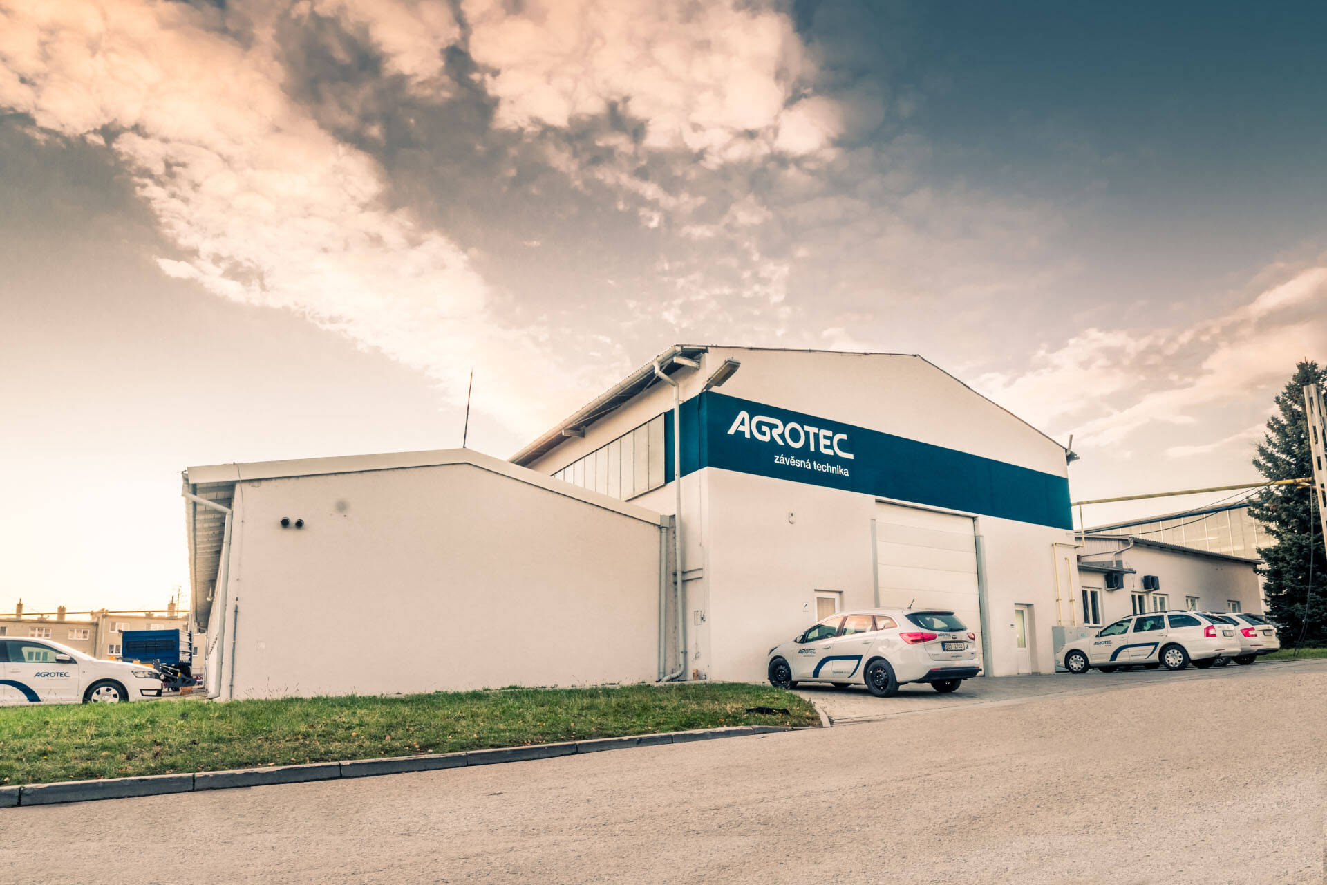 AGROTEC a.s. - Divize závěsné a přívěsné techniky